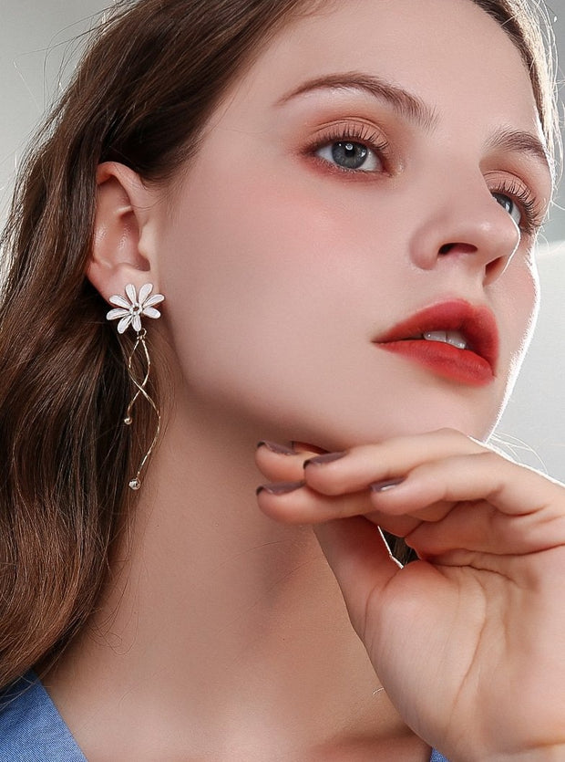 White Flower Twirls Earrings - Prime Adore