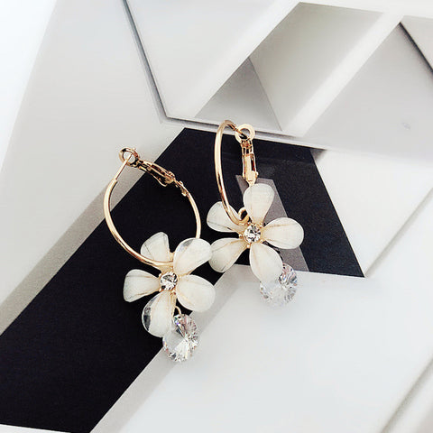 Dainty White Flower Earrings