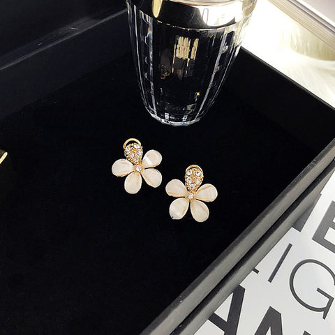 Dainty White Flower Earrings