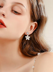 Dainty White Flower Earrings - Prime Adore