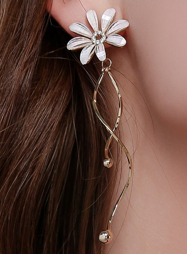 White Flower Twirls Earrings - Prime Adore