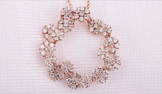 Diamond Snowflake Wreath Necklace - Prime Adore