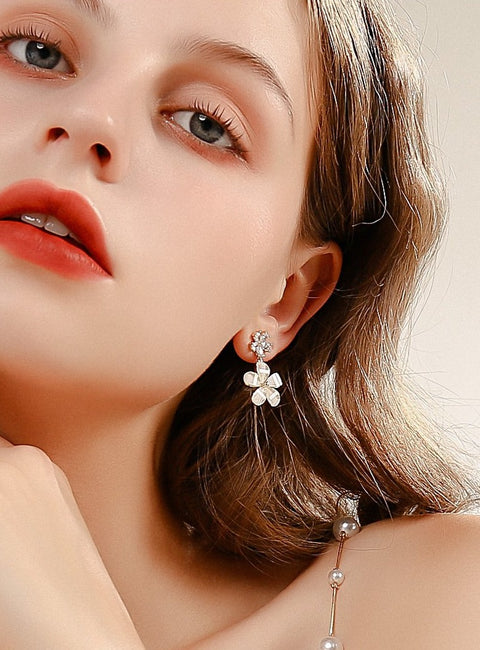 Dainty White Flower Earrings - Prime Adore